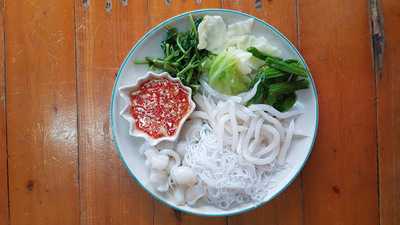 ร้านอาหาร ส้มตำนายควร