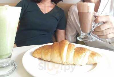 Full Moon Cafe Silom