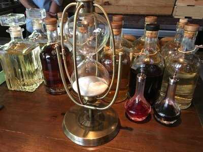 Hyde & Seek Peek-a-boo