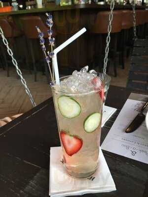 Hyde & Seek Peek-a-boo