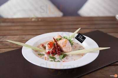 เดอะโมเม้นท์ แกลเลอรี่ แอนด์บาร์