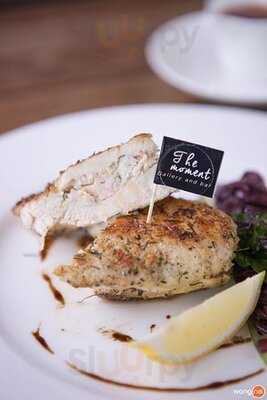 เดอะโมเม้นท์ แกลเลอรี่ แอนด์บาร์