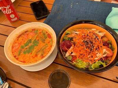 โคสท์ บีช คลับ & บิสโทร พัทยา