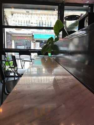 อาลมดี คาเฟ่ - ข้าวสาร