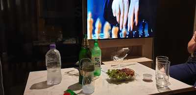 ไมนัสไฟว์ไอซ์บาร์แอนด์เล้าจน์