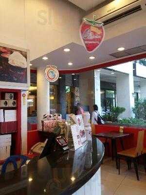 ร้านไอศกรีม อืมมมิลค์