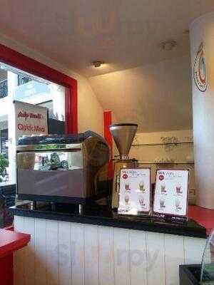 ร้านไอศกรีม อืมมมิลค์