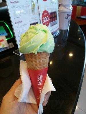 ร้านไอศกรีม อืมมมิลค์