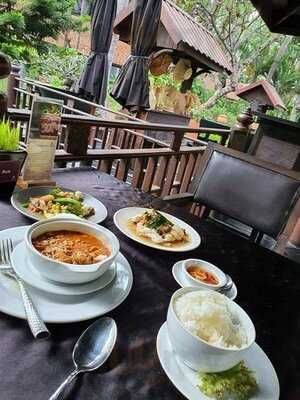 ศาลาริมน้ำ