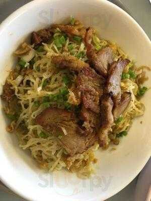 สว่างบะหมี่เกี๊ยวกุ้งก้ามปู