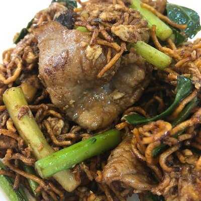 ราดหน้ายอดผักสูตร 40 ปี