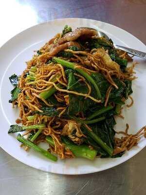 ราดหน้ายอดผักสูตร 40 ปี