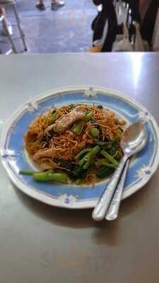 ราดหน้ายอดผักสูตร 40 ปี