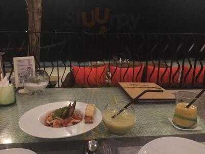 Surf Beach Hotel & Restaurant