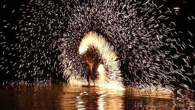 บาย เดอะ ซี เรสเตอรองท์ แอนด์ บาร์