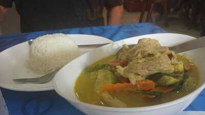 ร้านสามเส้น