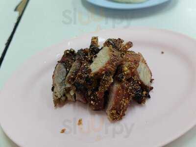 ร้านอาหาร ส้มตำเจ๊แดง