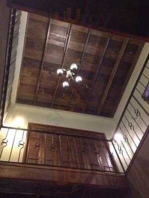 ถ่านไฟเก่า กริลล์รูม