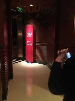 เดอะเพนนินซูล่าบูติกแอนด์คาเฟ่