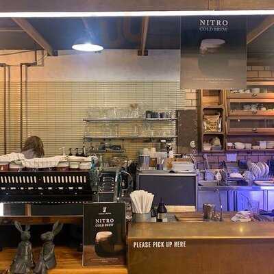 Casa Lapin Specialty Coffee X Ari