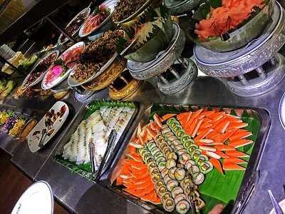 Pattaya Park Tower And Revolving Restaurant