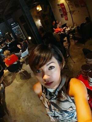 ร้าน ฮ[ฮอ-นก-ฮูก] คาเฟ่