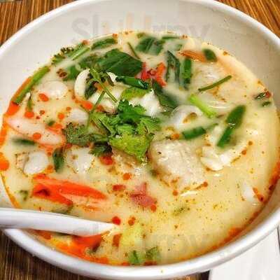 ร้านอาหาร ยำแซ่บ