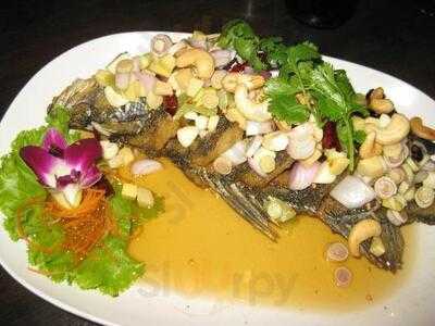 ทับทิม ไทย & ซีฟู๊ด เรสเตอรองท์