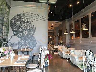 เลิฟ อีท บิสโทร สาขา เซนทรัล เอ็มบาสซี่