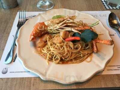 เลิฟ อีท บิสโทร สาขา เซนทรัล เอ็มบาสซี่