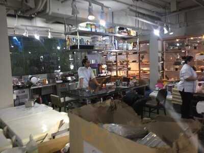 วอร์ม วูด คาเฟ่