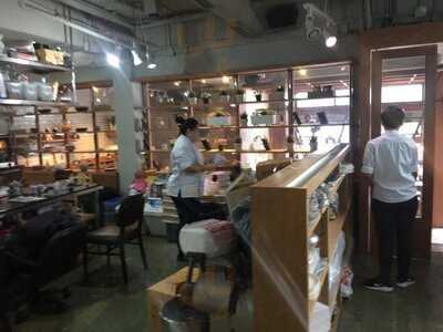 วอร์ม วูด คาเฟ่