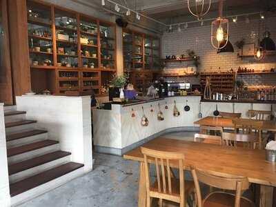 วอร์ม วูด คาเฟ่