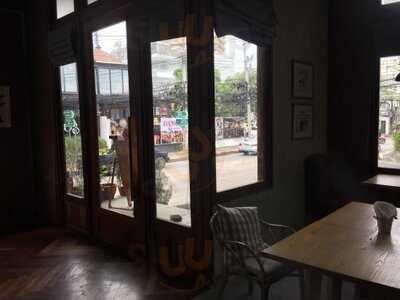 วอร์ม วูด คาเฟ่