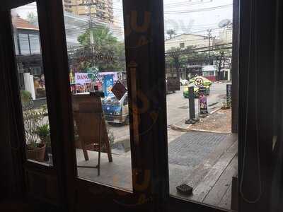 วอร์ม วูด คาเฟ่