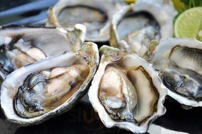 ร้านอาหาร ริมน้ำหมูกระทะ