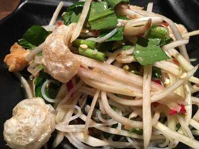 ร้านอาหาร ตำมั่ว