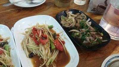 ร้านอาหาร ตำมั่ว