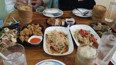 ร้านอาหาร ตำมั่ว