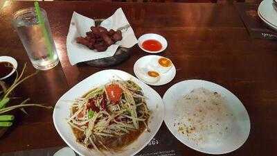 ร้านอาหาร ตำมั่ว