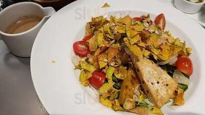 เกรฮาวด์คาเฟ่ (สาขา เซ็นทรัลพลาซา ปิ่นเกล้า)