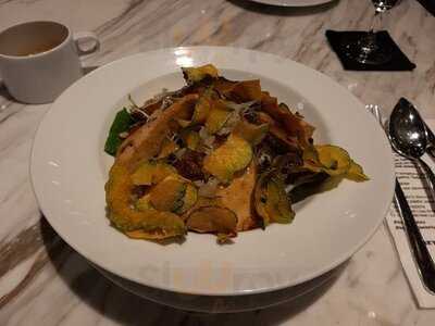 เกรฮาวด์คาเฟ่ (สาขา เซ็นทรัลพลาซา ปิ่นเกล้า)