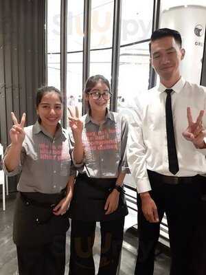 เกรฮาวด์คาเฟ่ (สาขา เซ็นทรัลพลาซา ปิ่นเกล้า)
