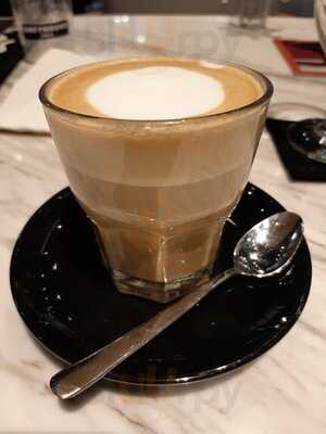 เกรฮาวด์คาเฟ่ (สาขา เซ็นทรัลพลาซา ปิ่นเกล้า)