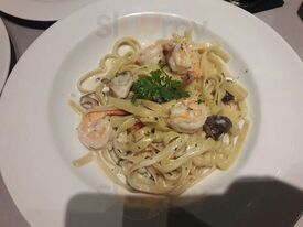 เกรฮาวด์คาเฟ่ (สาขา เซ็นทรัลพลาซา ปิ่นเกล้า)