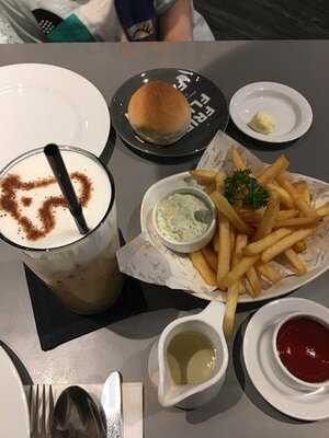 เกรฮาวด์คาเฟ่ (สาขา เซ็นทรัลพลาซา ปิ่นเกล้า)