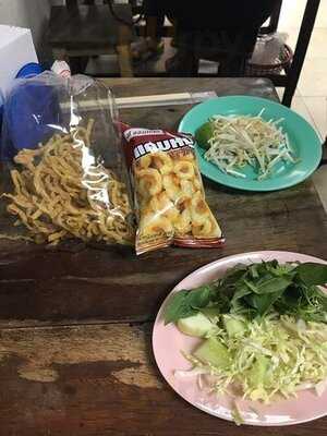 น้ำเงี้ยวป้าสุข ก๋วยเตี๋ยวสิบสองปันนา