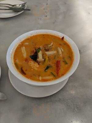 เดอะซิกซ์ โฮมเมด คูซีน แอนด์ คาเฟ่