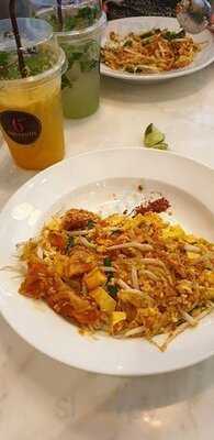 เดอะซิกซ์ โฮมเมด คูซีน แอนด์ คาเฟ่