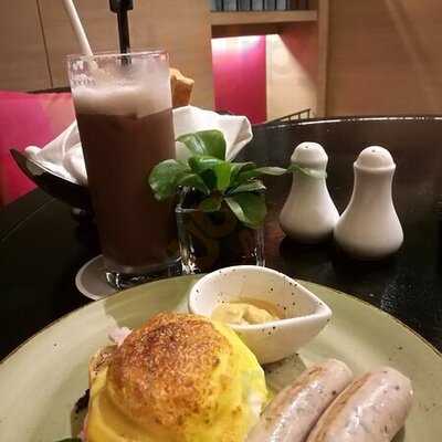 Eve And Thai Palace At Hansar Bangkok